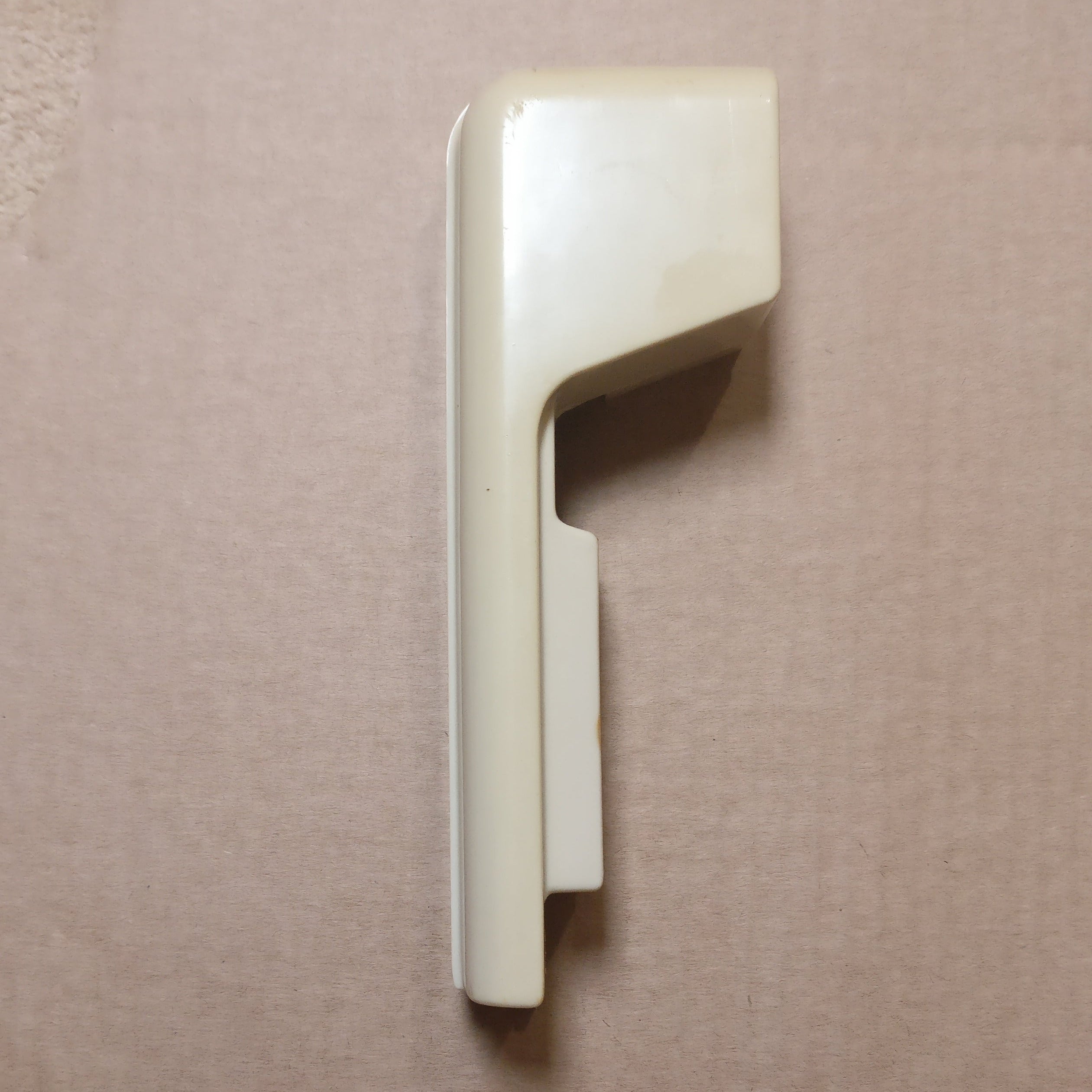 Knitmaster Mod 323 NEEDLE BED LEFT SIDE END EDGE PLASTIC