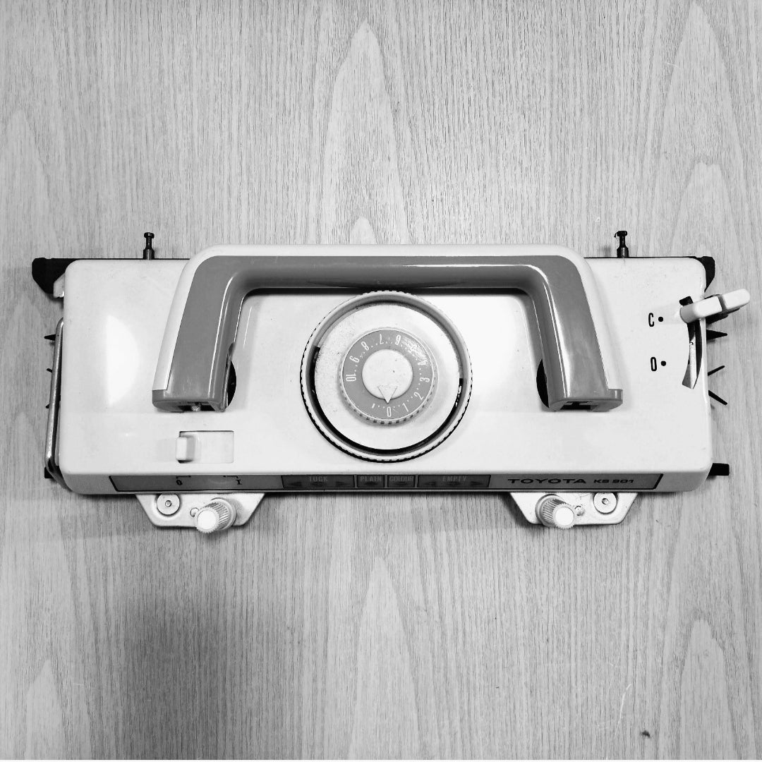 The image shows Toyota KS 901 Knitting Machine Carriage