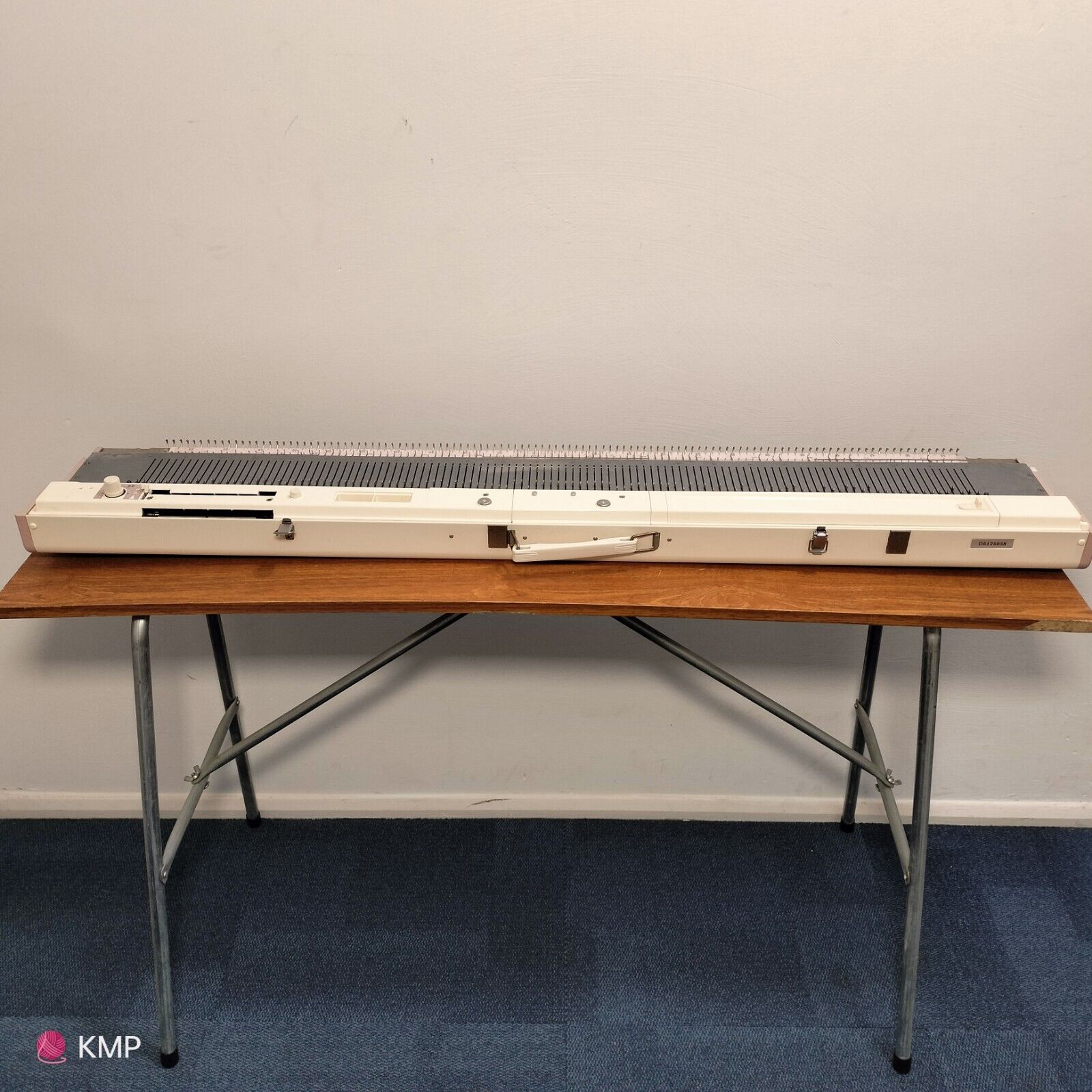 Brother KH-260 Chunky Knitting Machine NEEDLE BED Secondary image