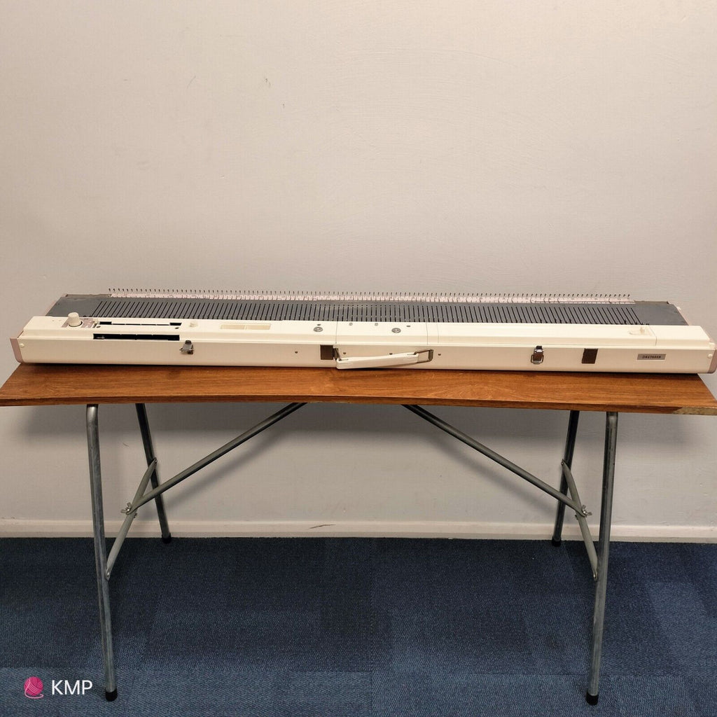 Brother KH-260 Chunky Knitting Machine NEEDLE BED.