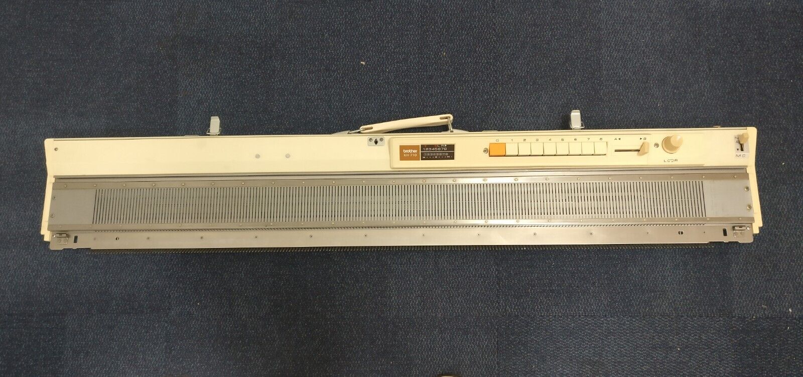 Brother KH-710 NEEDLE BED no needles for parts Main image