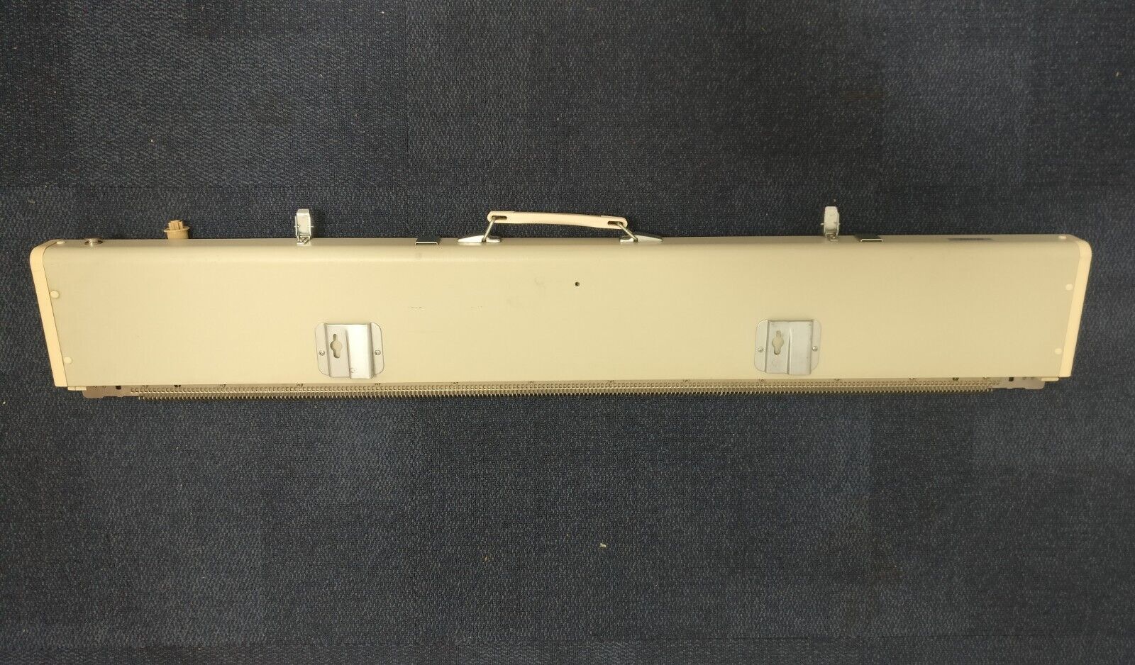 Brother KH-710 NEEDLE BED no needles for parts Secondary image