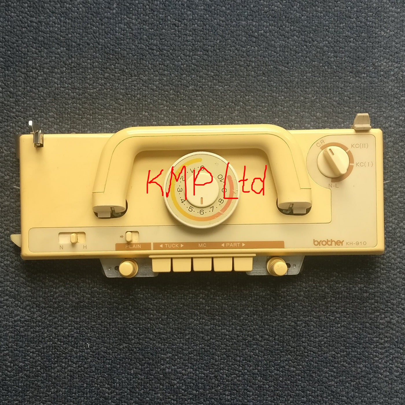 Brother KH 910 Knitting Machine Carriage Main image