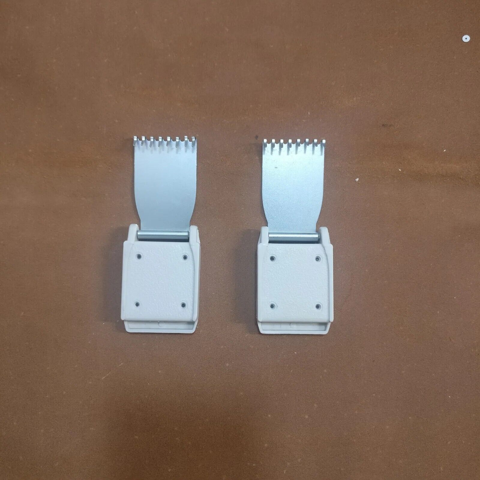 Brother KH 940 Knitting Machine CLAW WEIGHT Main image