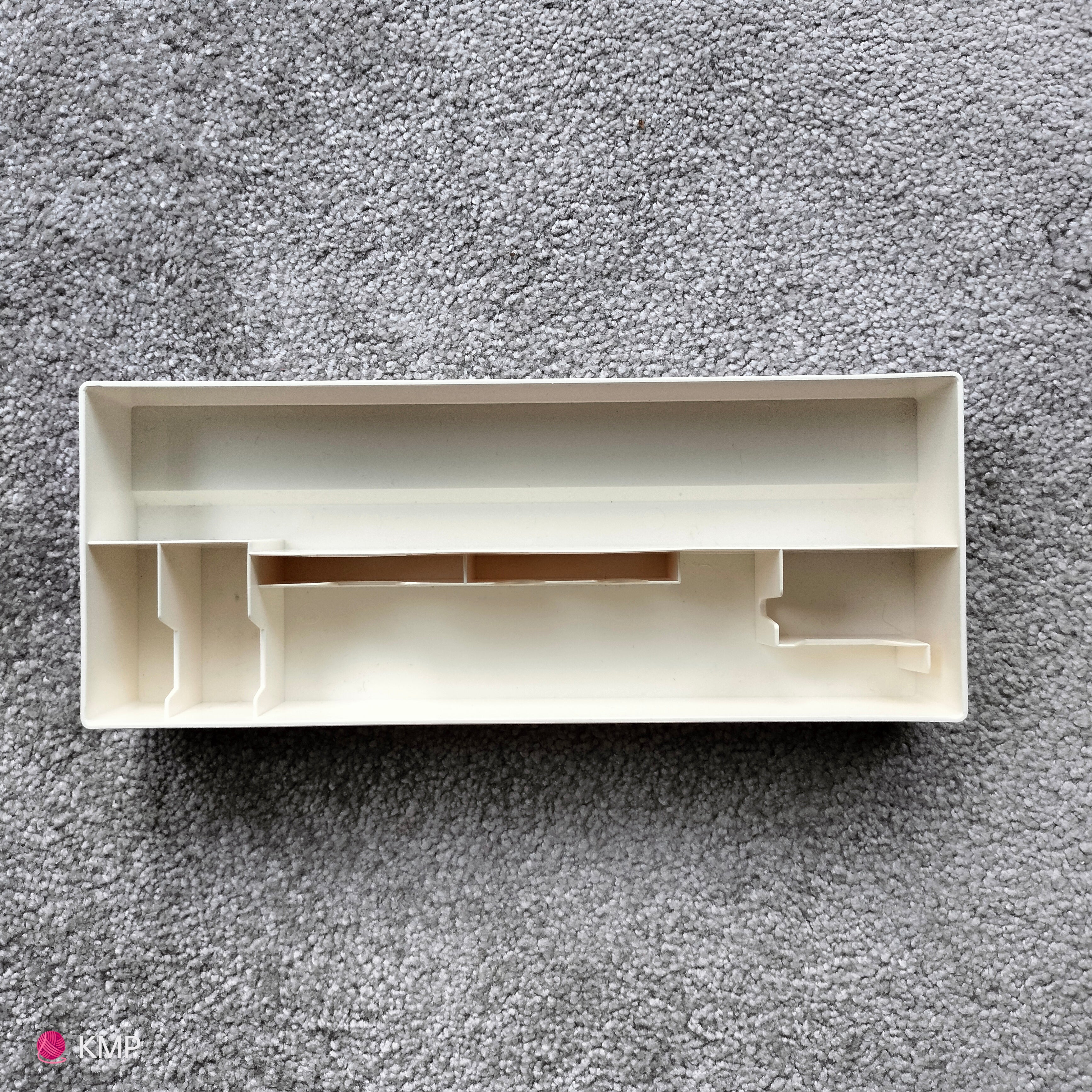 Silver Reed SK 840 Electronic Knitting Machine ACCESSORY BOX Secondary image