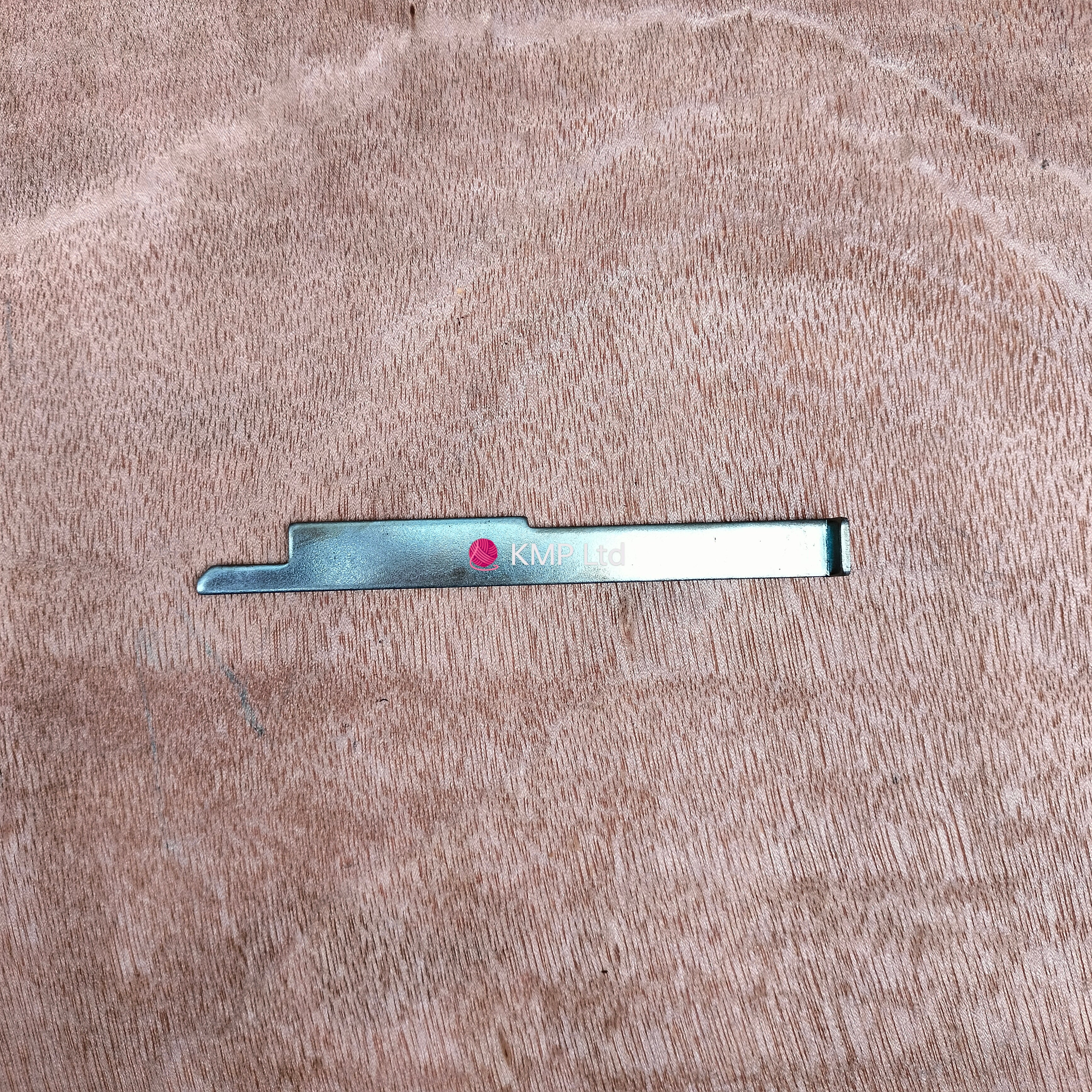 Knitmaster Mod 326 Knitting Machine NEEDLE RETAINING BAR PUSHER Main image