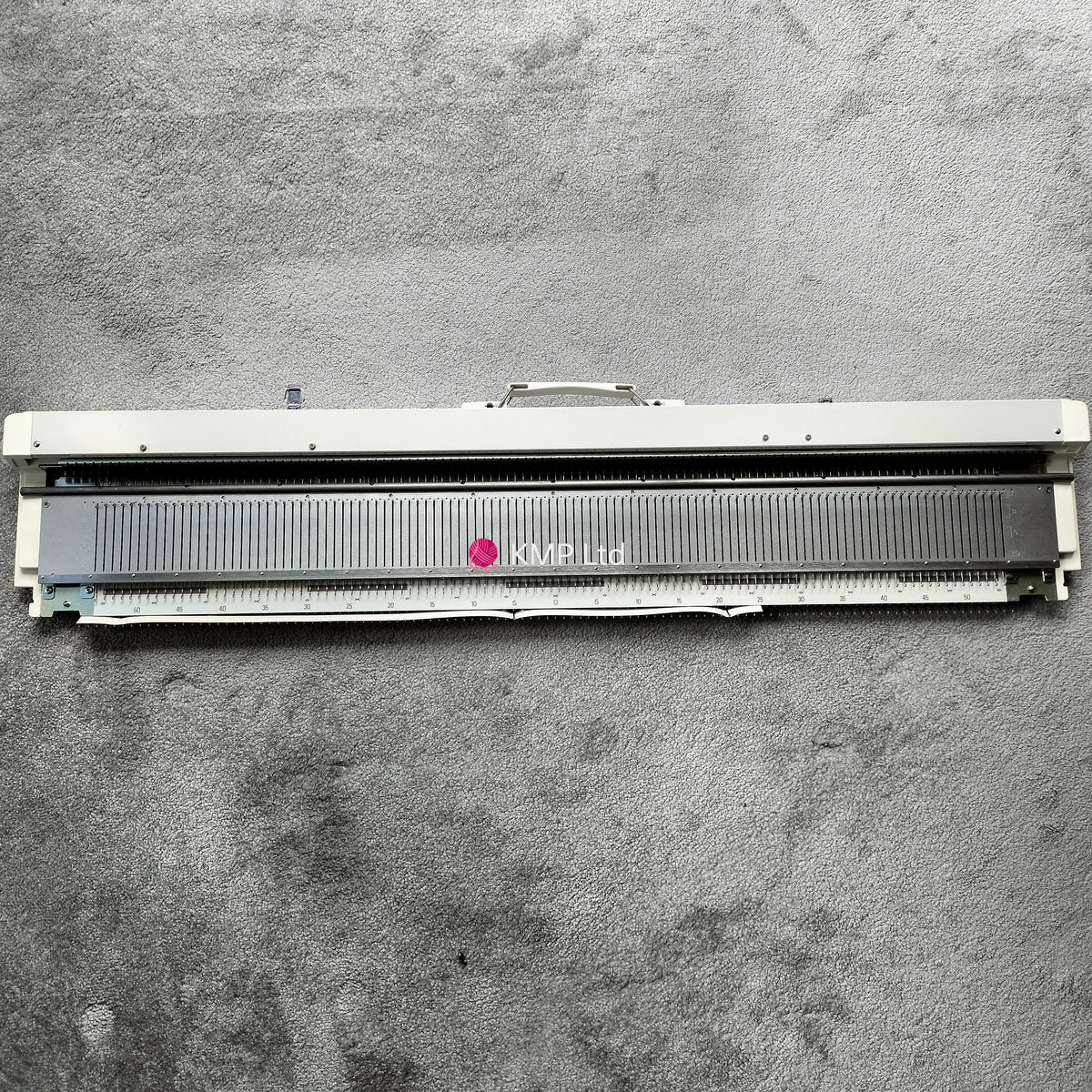 Silver Reed SK 890 Chunky Electronic Knitting Machine NEEDLE BED