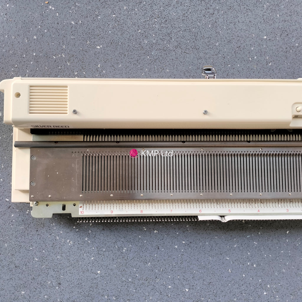 Silver Reed SK 840 Electronic Knitting Machine NEEDLE BED new needle bar)