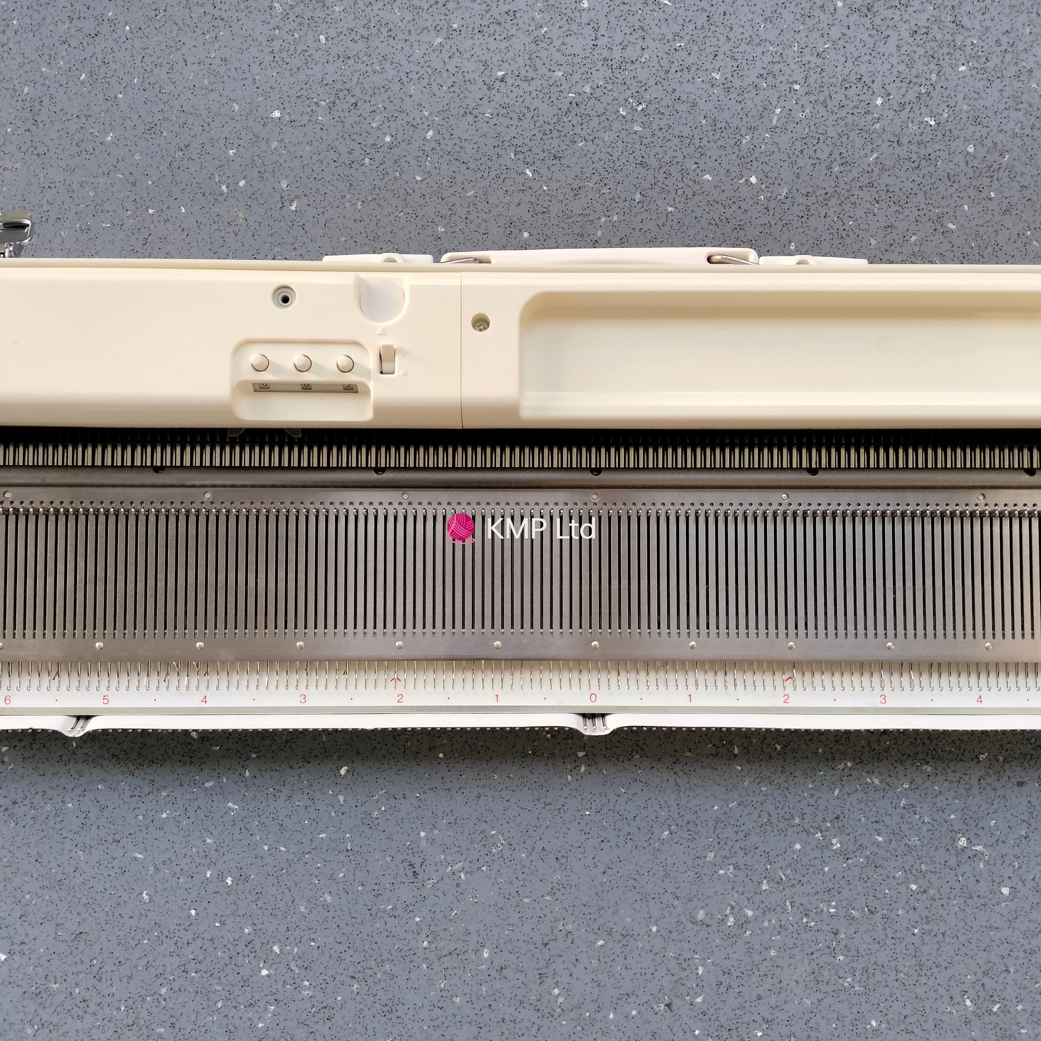 Silver Reed SK 840 Electronic Knitting Machine NEEDLE BED new needle bar) Secondary image
