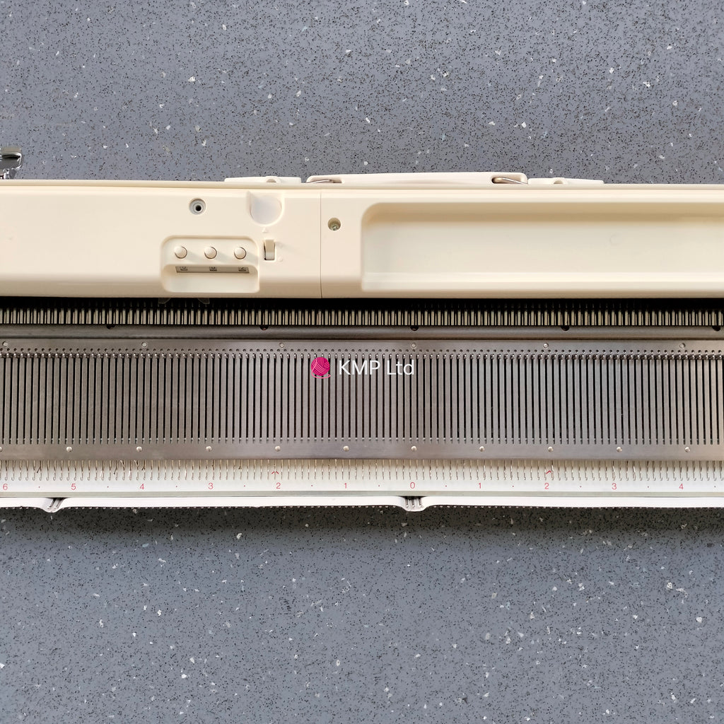 Silver Reed SK 840 Electronic Knitting Machine NEEDLE BED new needle bar)