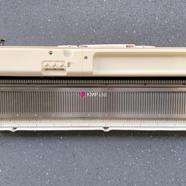Silver Reed SK 840 Electronic Knitting Machine NEEDLE BED new needle bar)