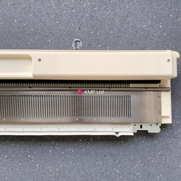 Silver Reed SK 840 Electronic Knitting Machine NEEDLE BED new needle bar)