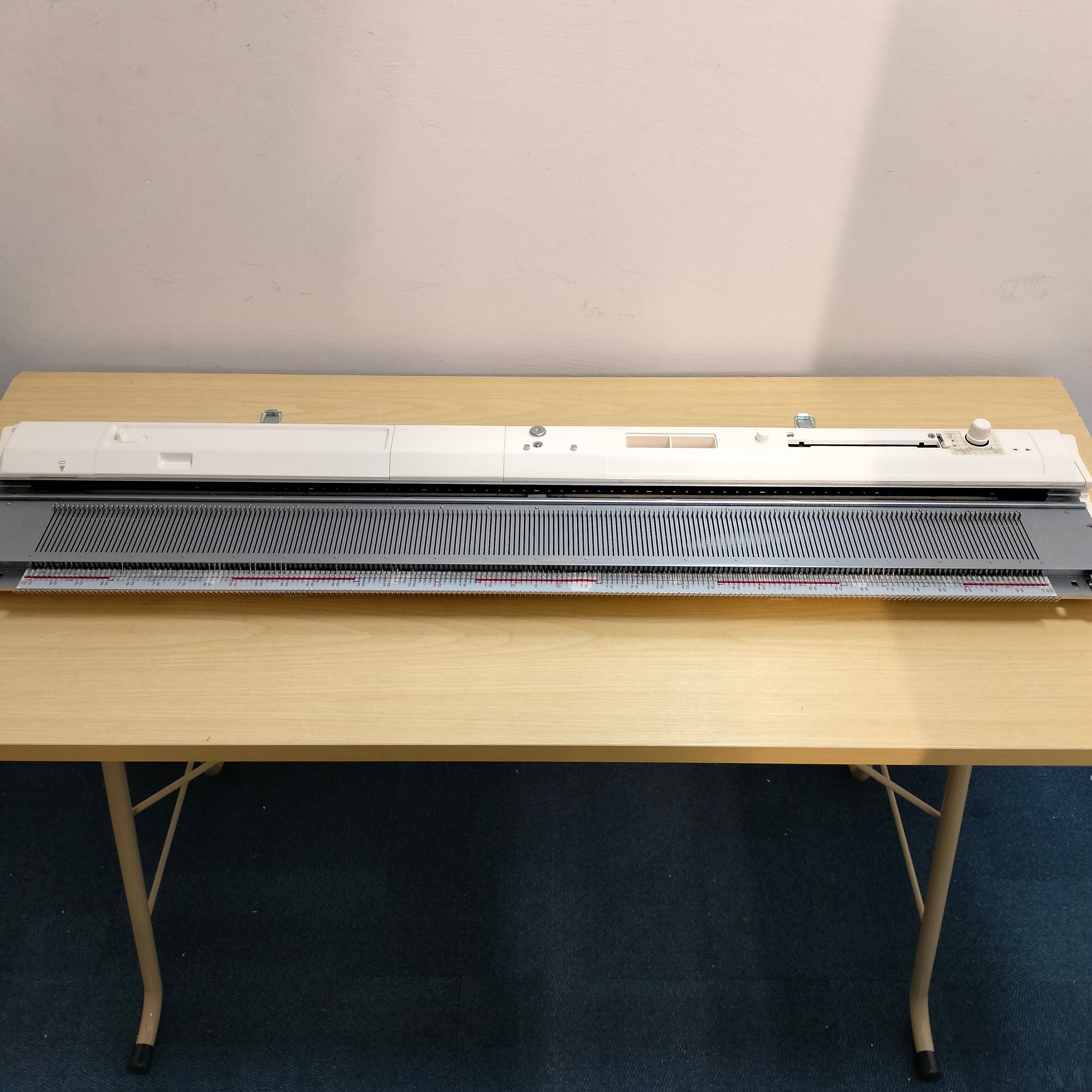 Brother KH-836 Knitting Machine NEEDLE BED Main image