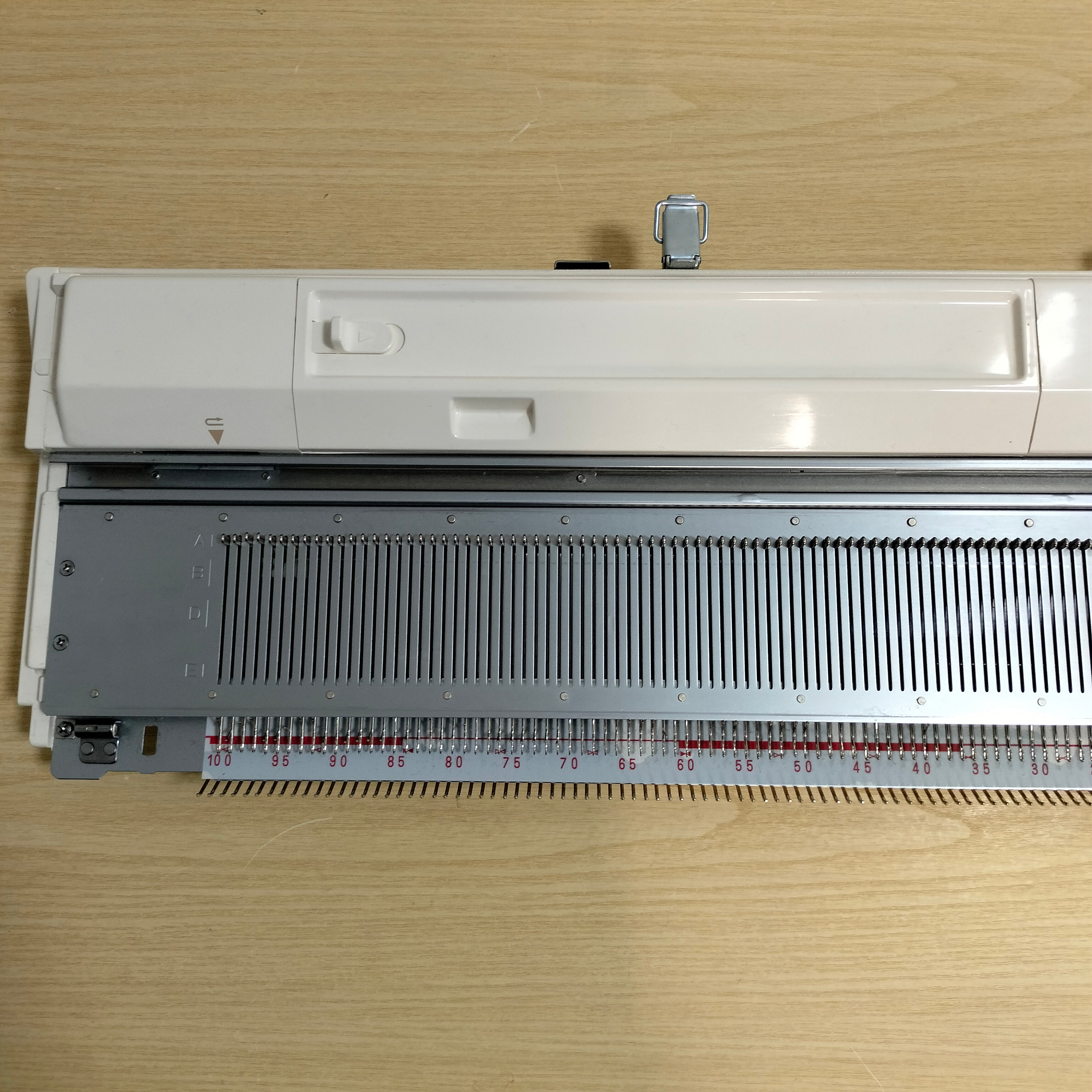 Brother KH-836 Knitting Machine NEEDLE BED Secondary image