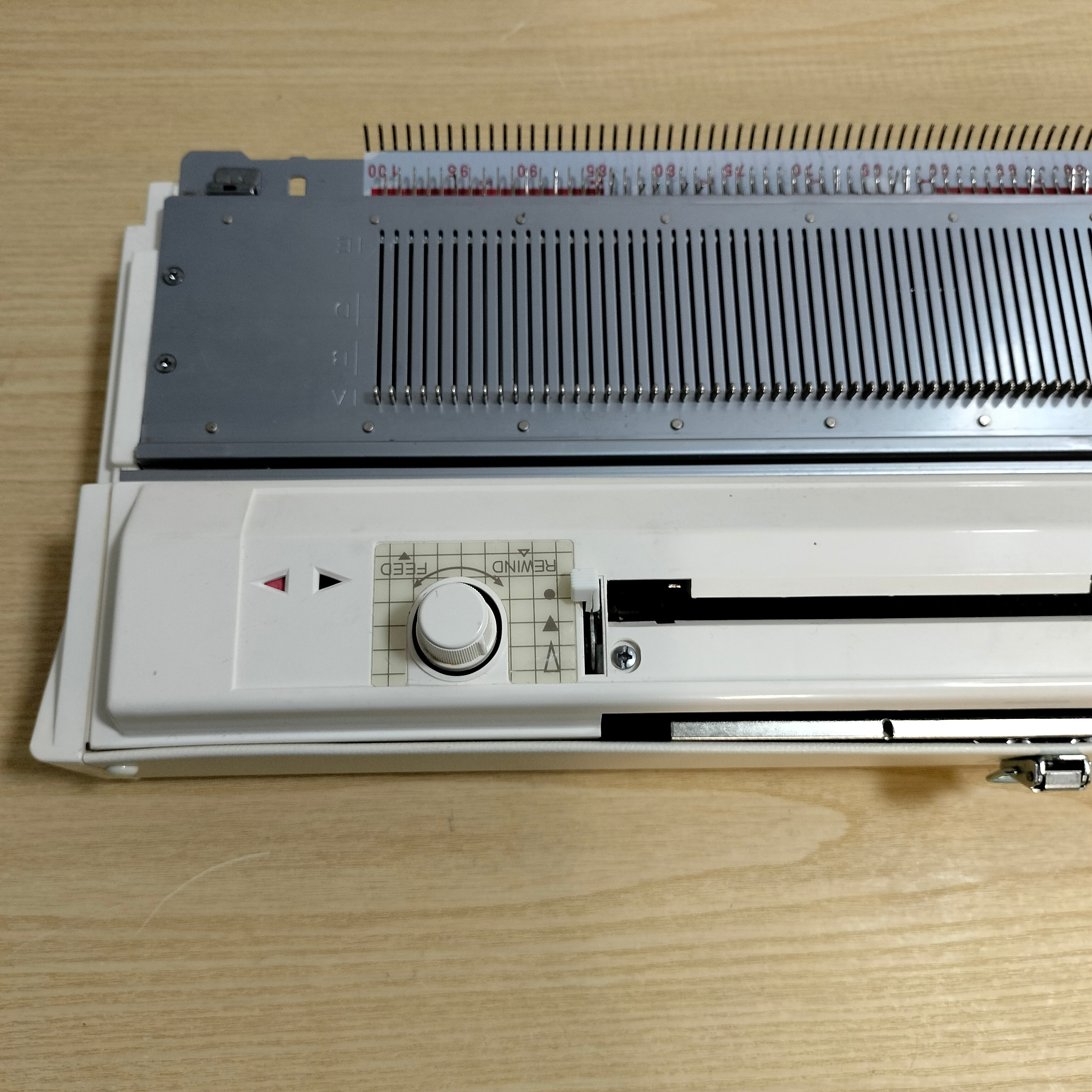 Brother KH-836 Knitting Machine NEEDLE BED