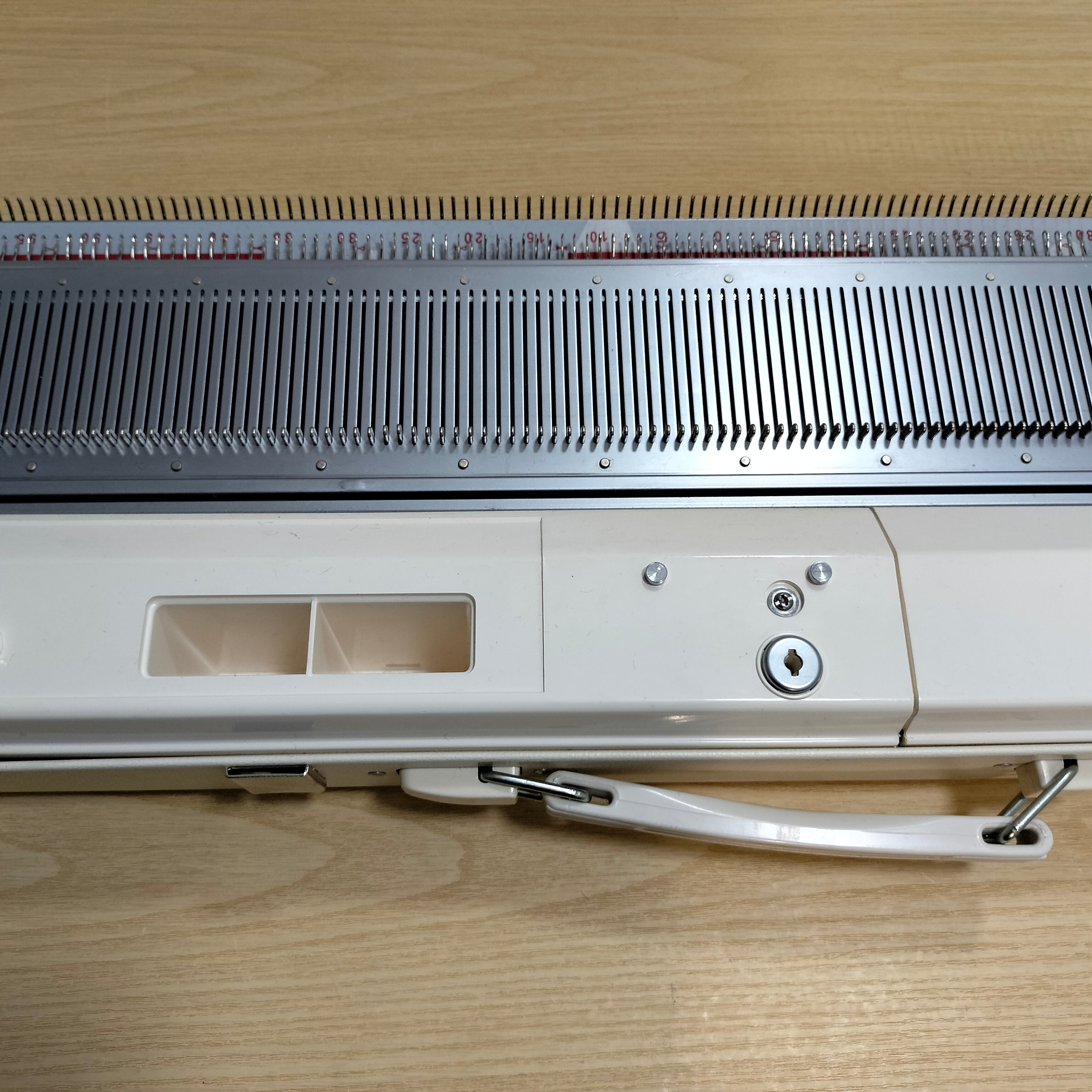 Brother KH-836 Knitting Machine NEEDLE BED