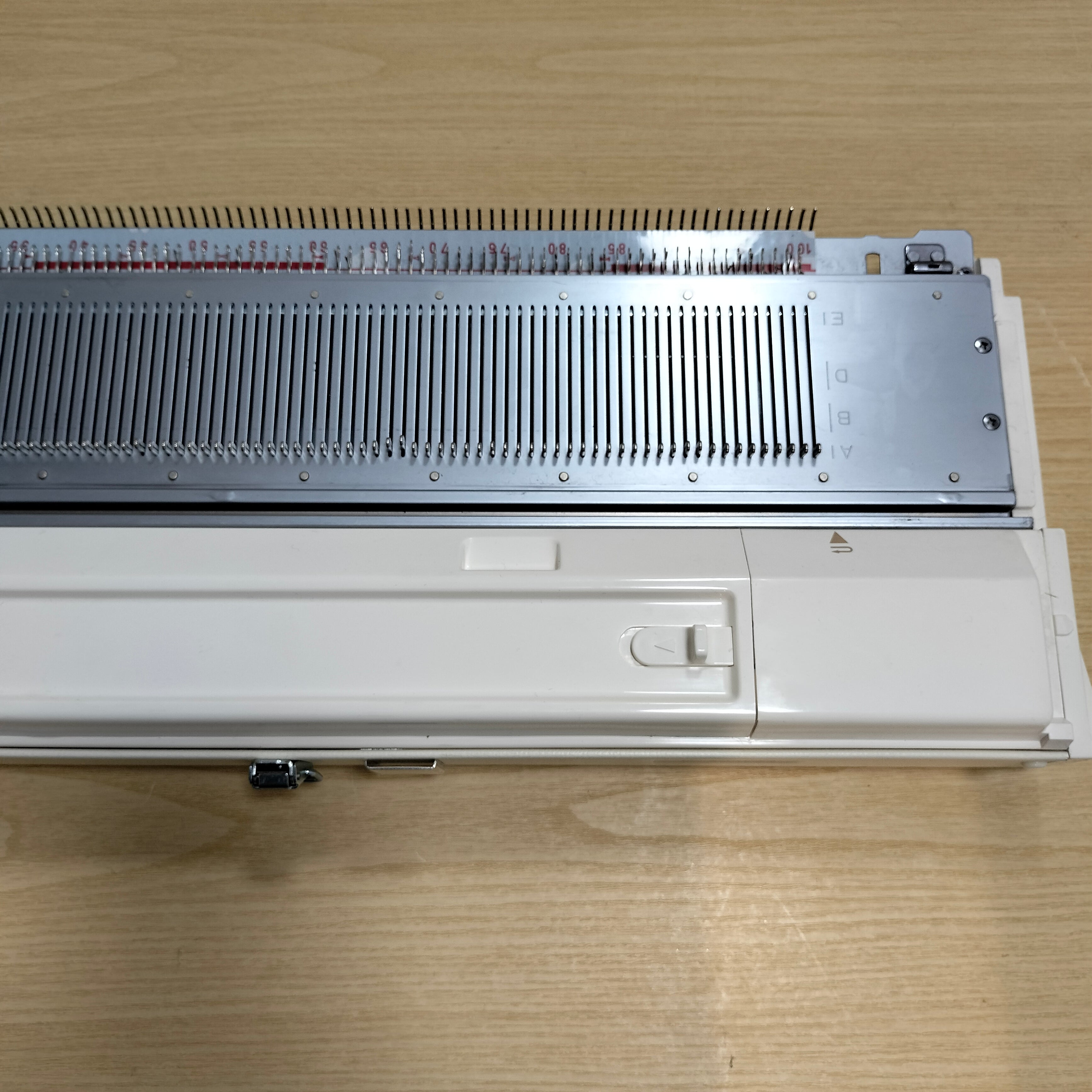 Brother KH-836 Knitting Machine NEEDLE BED