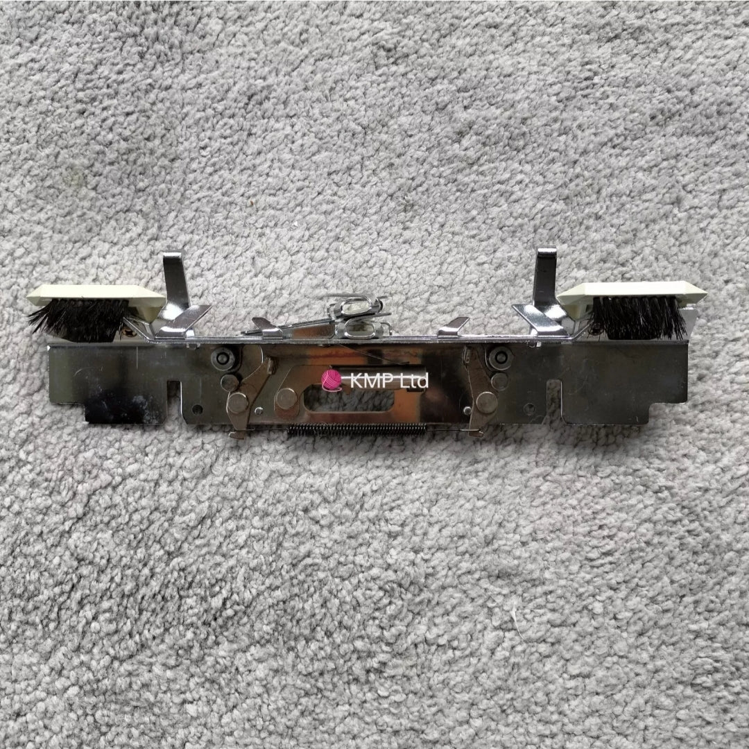 Corona CN-9N Knitting Machine YARN FEEDER PLATE Secondary image