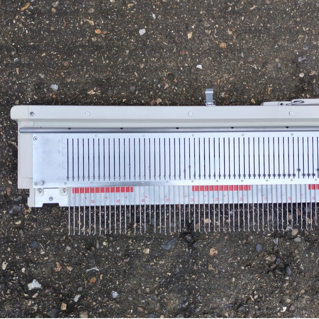 Knitmaster Mod. 150 Chunky NEEDLE BED