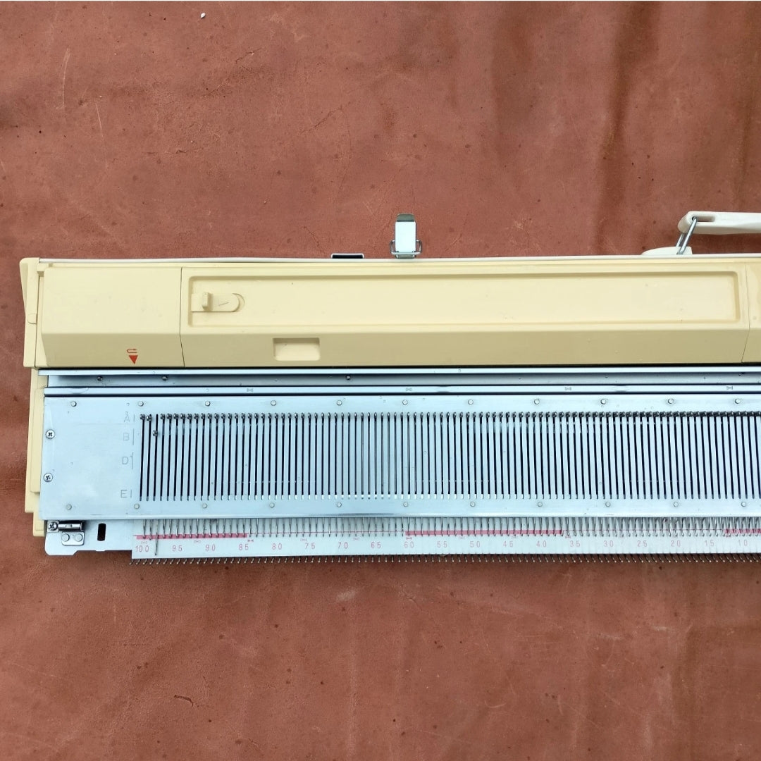 Brother KH-860 Knitting Machine NEEDLE BED
