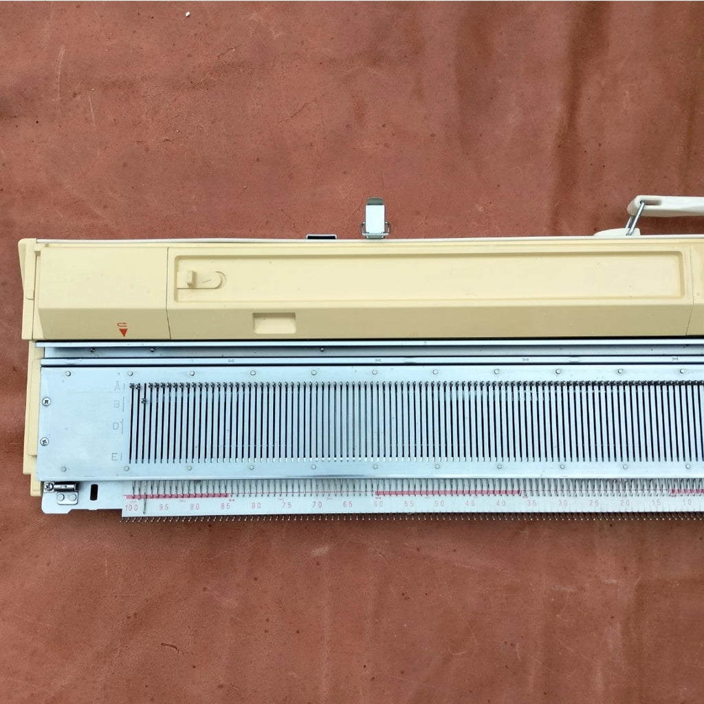 Brother KH-860 Knitting Machine NEEDLE BED