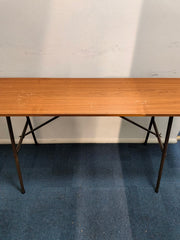 Knitting machine that can be folded and made from wooden top and metal legs