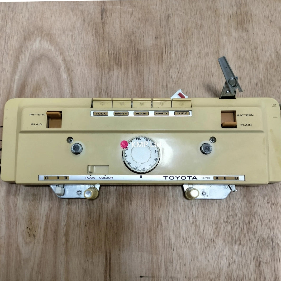 Toyota KS 787 Knitting Machine Main image