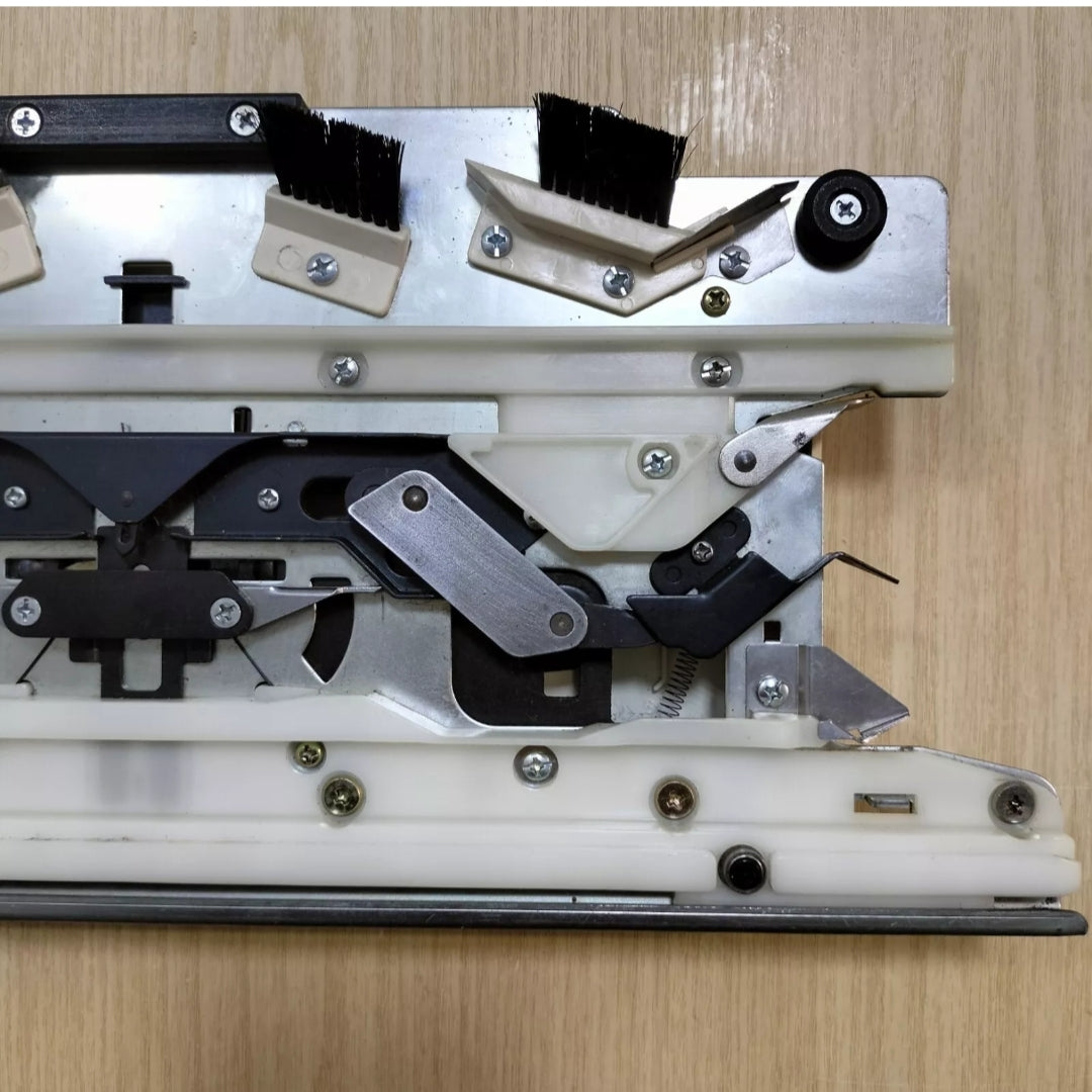 Brother KR-260 Chunky Ribber KR CARRIAGE Secondary image