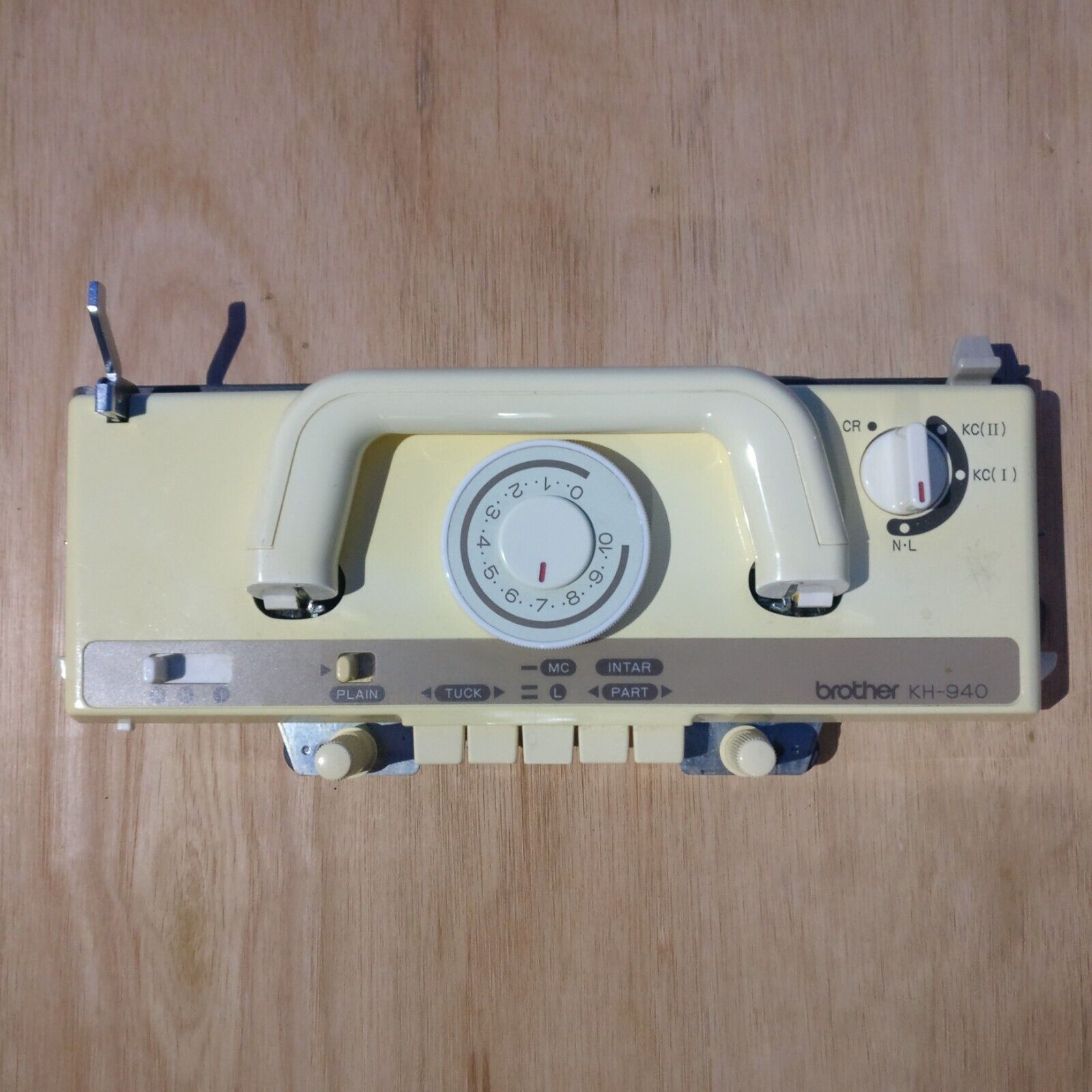 Brother KH-940 Electroknit Knitting Machine MAIN CARRIAGE Main image