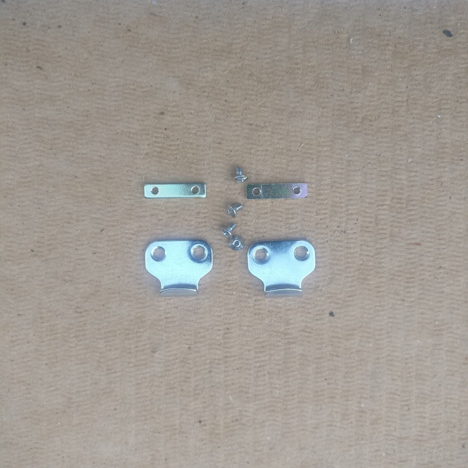 Silver Reed SK 280/ SK 210 knitting machine TOP COVER LATCH SET Main image