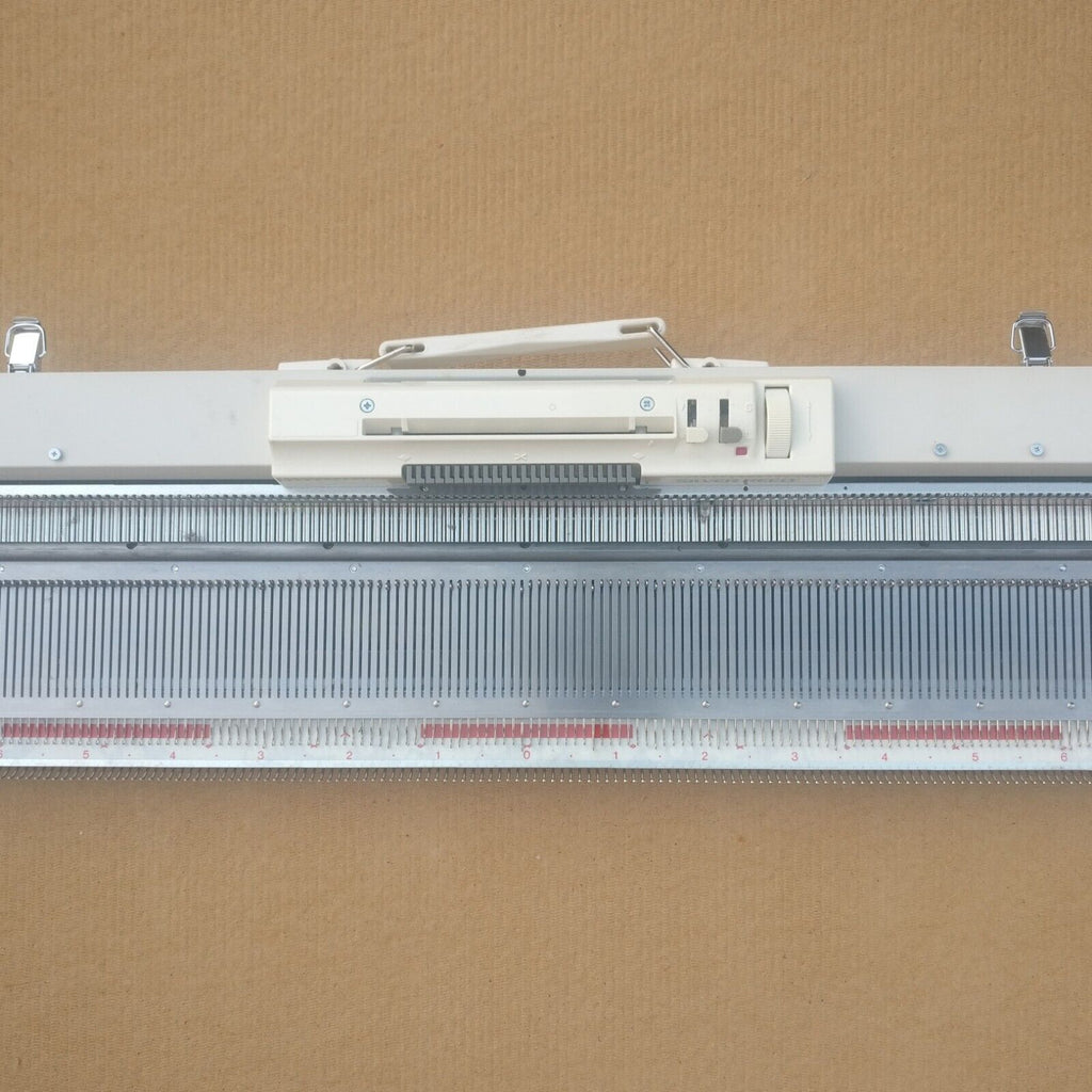 Silver Reed SK 280 knitting machine NEEDLE BED