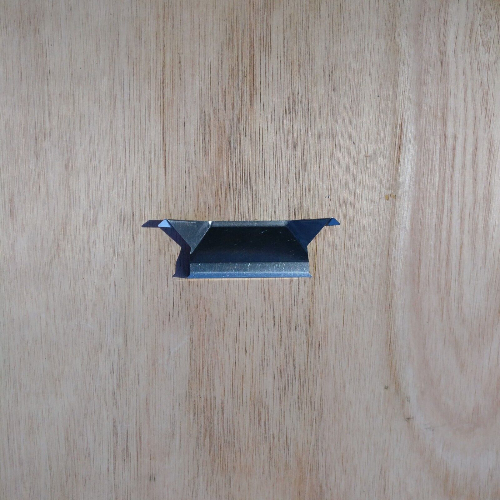 Brother KH-940 Electronic LATCH OPENING PLATE Secondary image