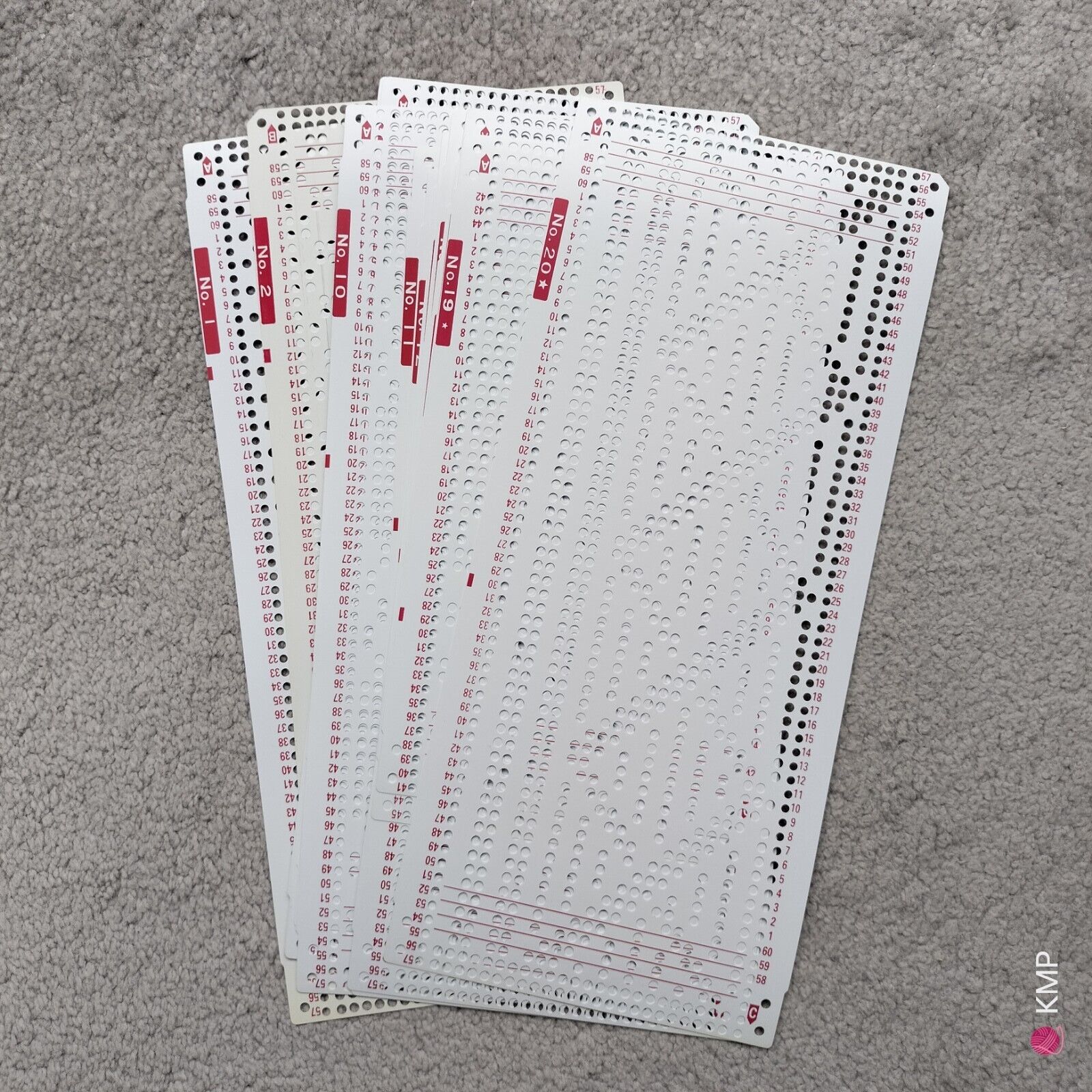 Knitmaster Mod 326 knitting machine Original 20 Punchcards Main image