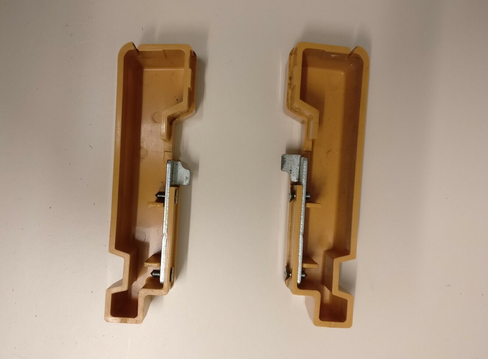 Toyota KR 460 Ribber Needle Bed LEFT AND RIGHT SIDE END EDGE PLASTICS