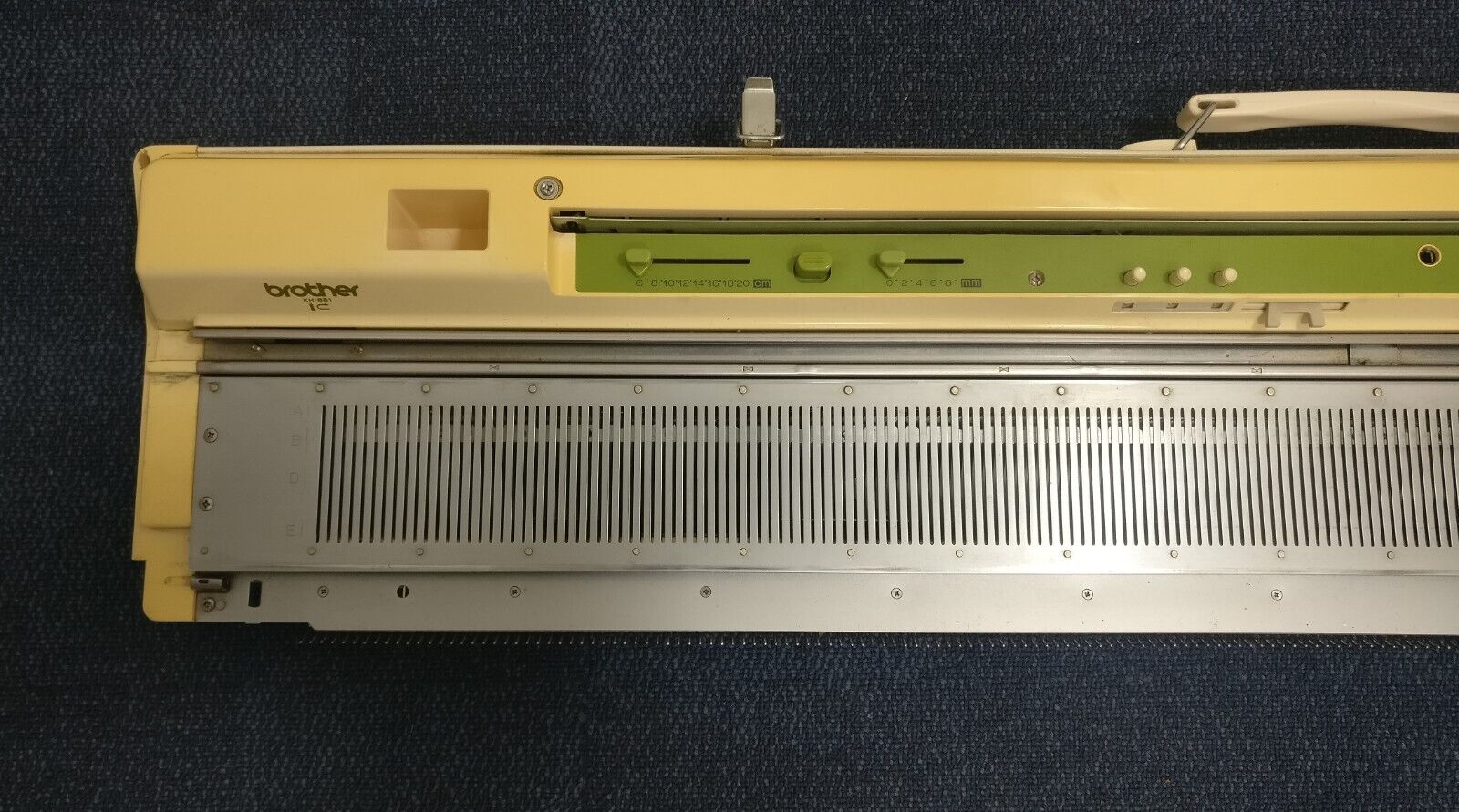 Brother KH-881 NEEDLE BED