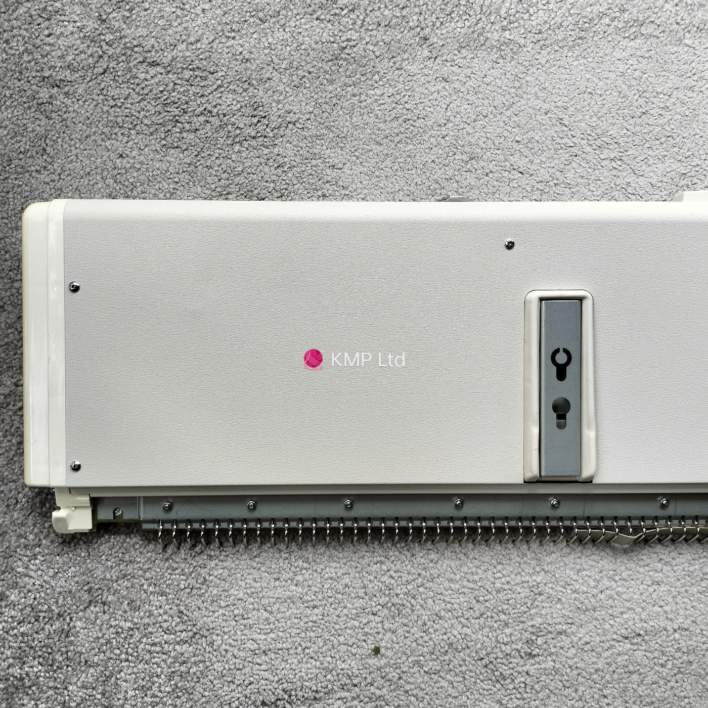 Silver Reed SK 890 Knitting Machine NEEDLE BED
