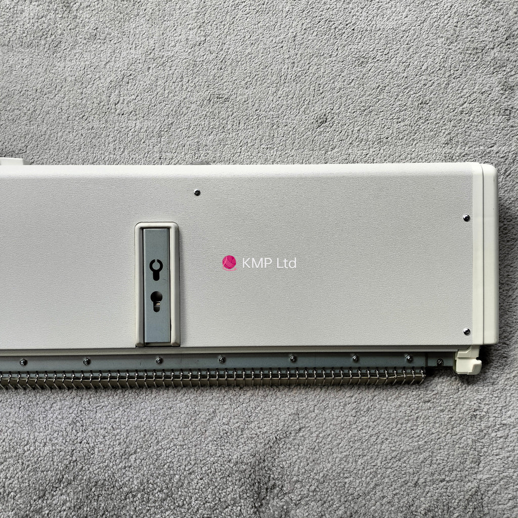 Silver Reed SK 890 Knitting Machine NEEDLE BED