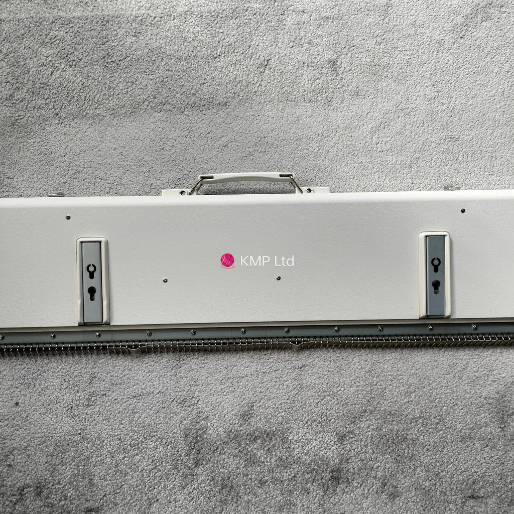 Silver Reed SK 890 Knitting Machine NEEDLE BED
