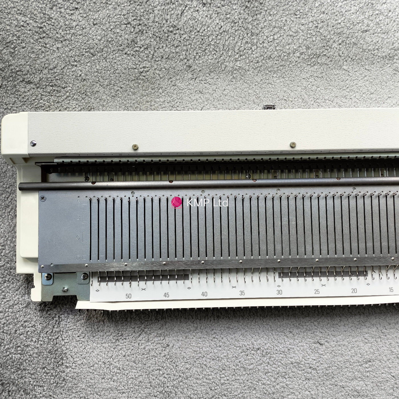 Silver Reed SK 890 Knitting Machine NEEDLE BED