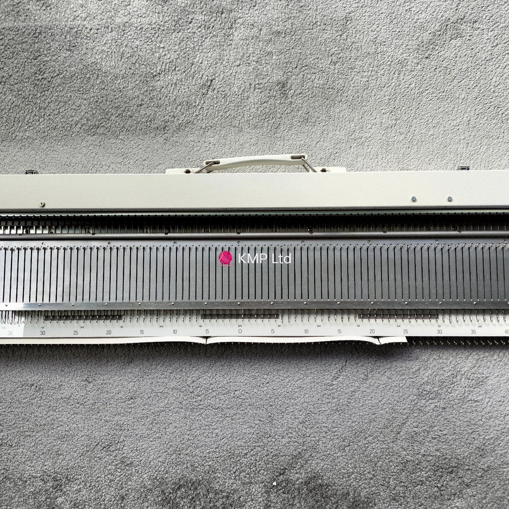Silver Reed SK 890 Knitting Machine NEEDLE BED
