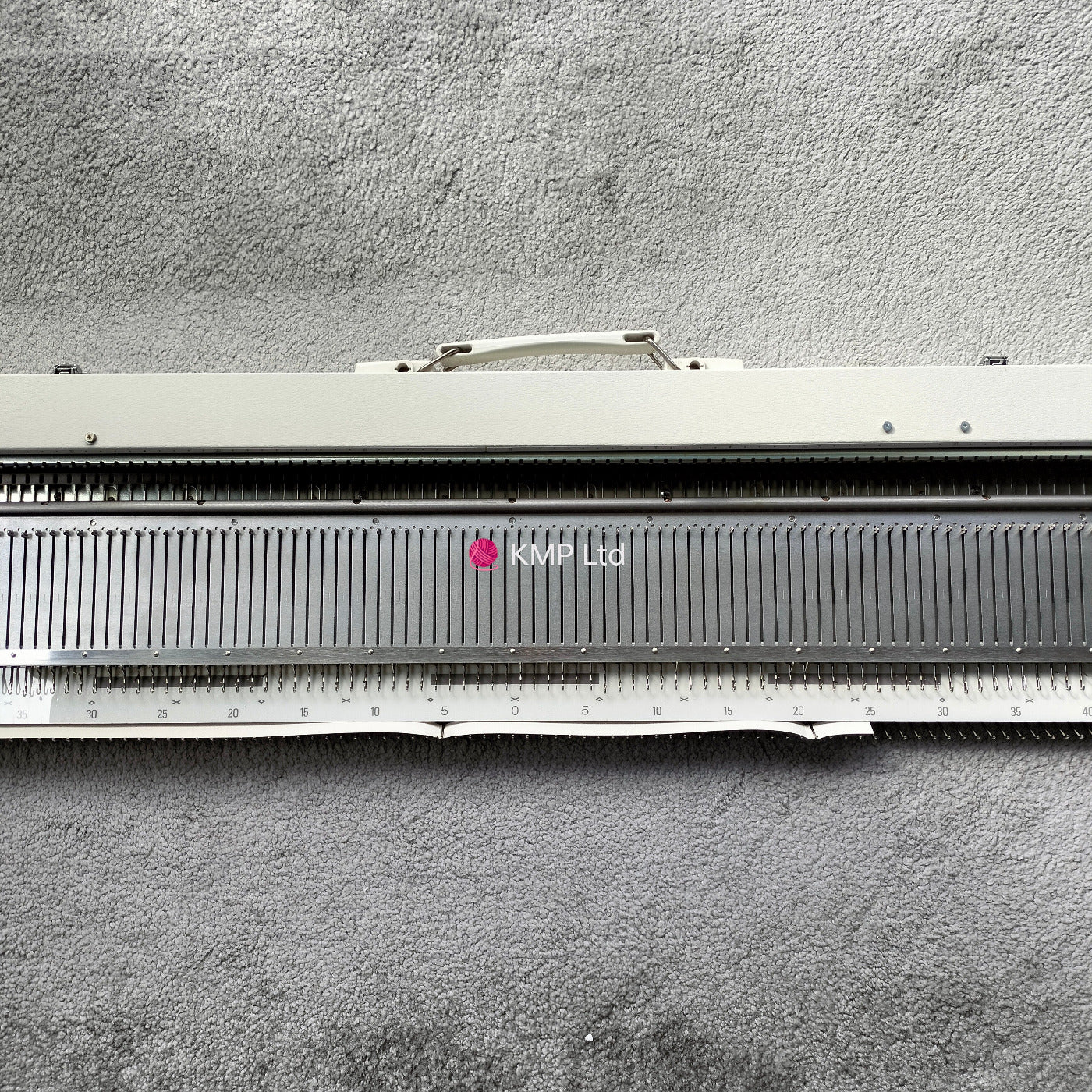 Silver Reed SK 890 Knitting Machine NEEDLE BED