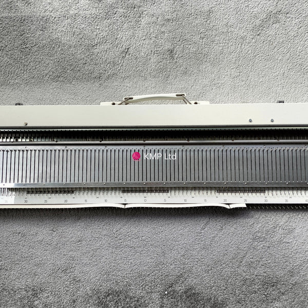Silver Reed SK 890 Knitting Machine NEEDLE BED