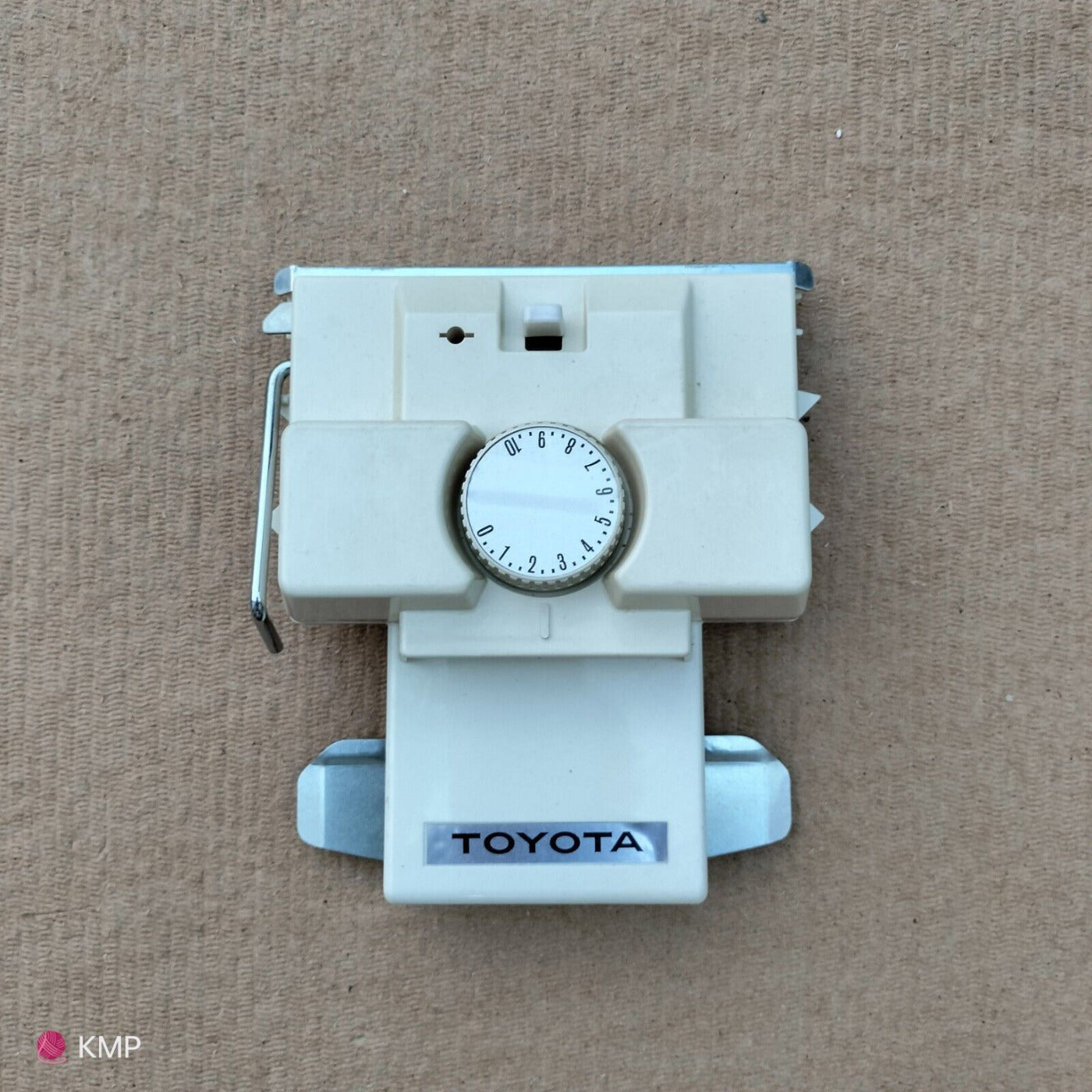 Toyota K 82A Knitting Machine INTARSIA CARRIAGE Secondary image