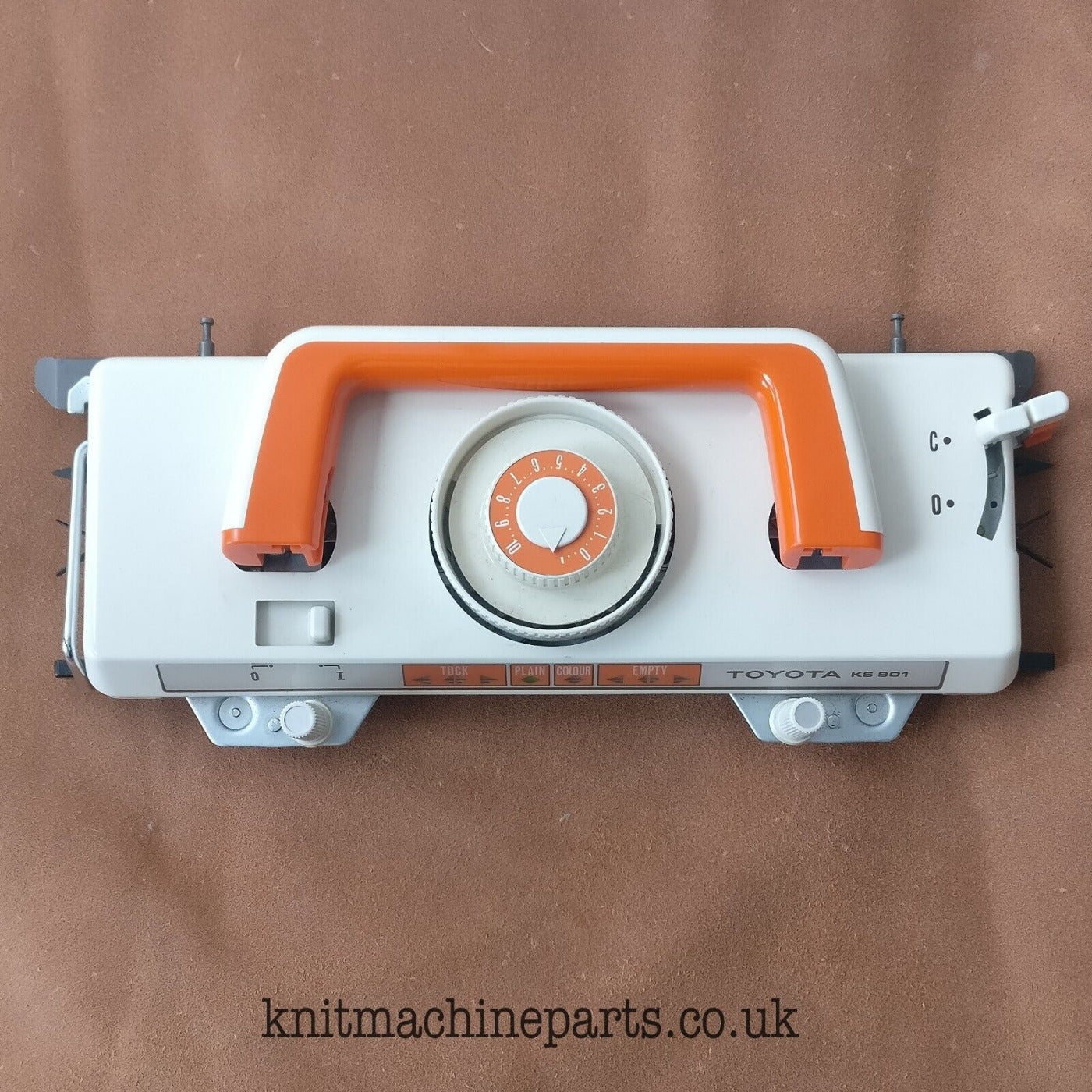 Toyota KS 901 Knitting Machine MAIN CARRIAGE Main image
