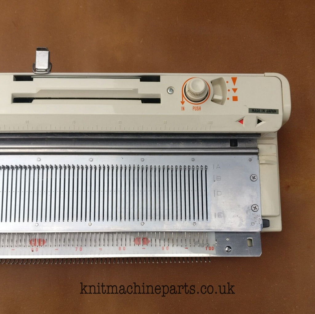 Toyota KS 901 Knitting Machine NEEDLE BED only