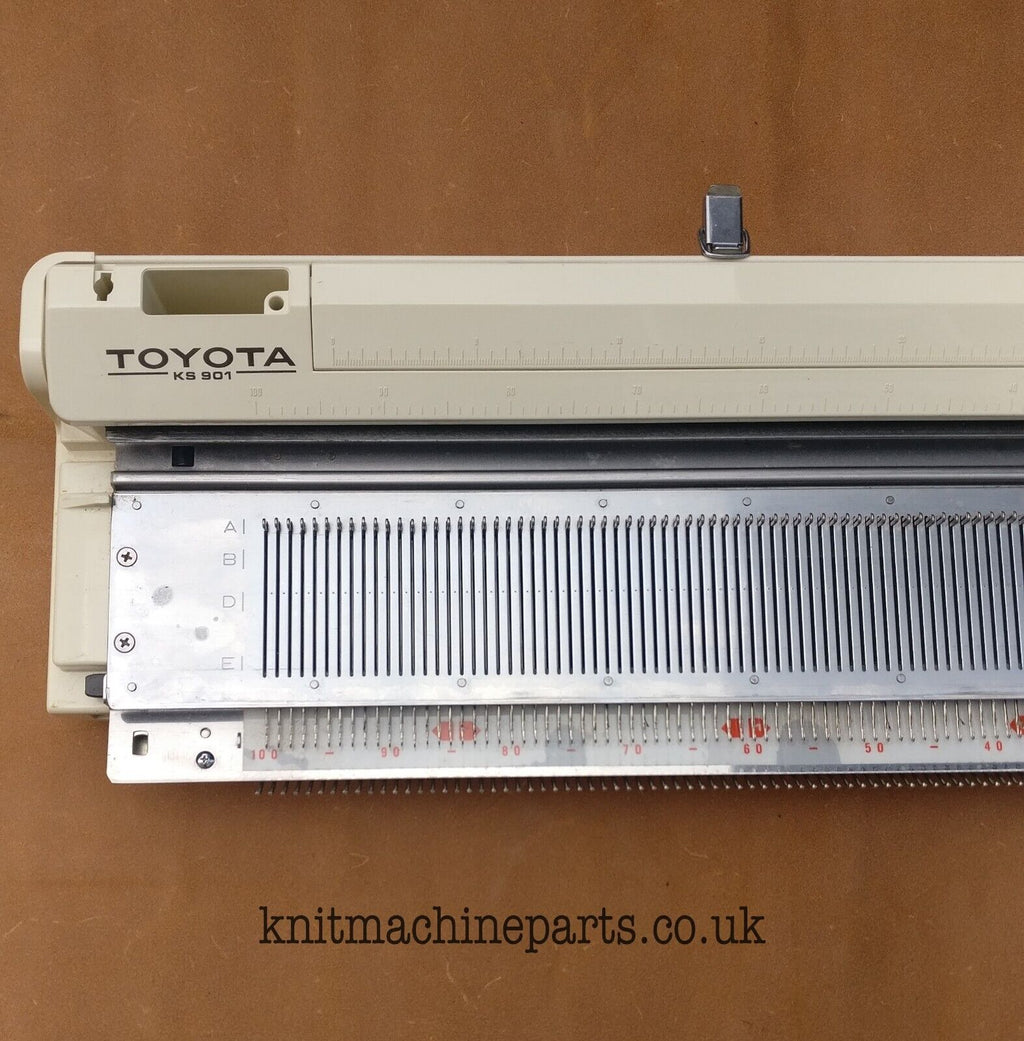 Toyota KS 901 Knitting Machine NEEDLE BED only