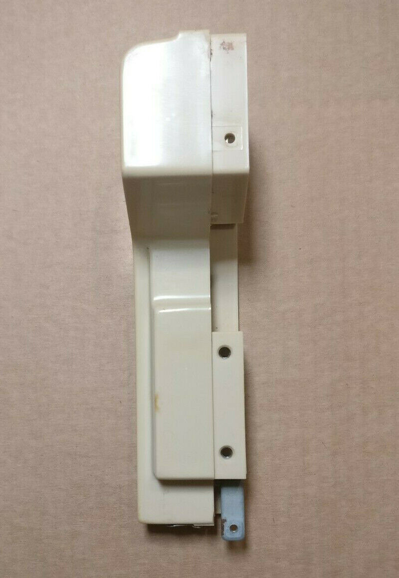 Knitmaster Mod 323 NEEDLE BED LEFT SIDE END EDGE PLASTIC Main image