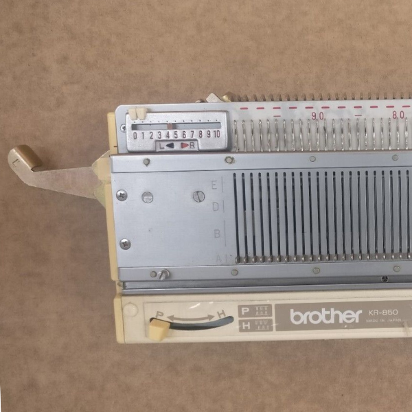 Brother KR-850 Ribber NEEDLE BED needle bed only