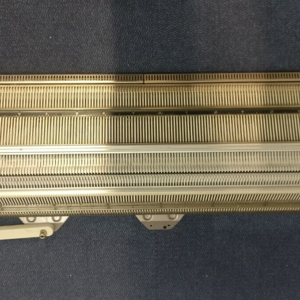PASSAP Duomatic 80 Knitting Machine NEEDLE BED Main image