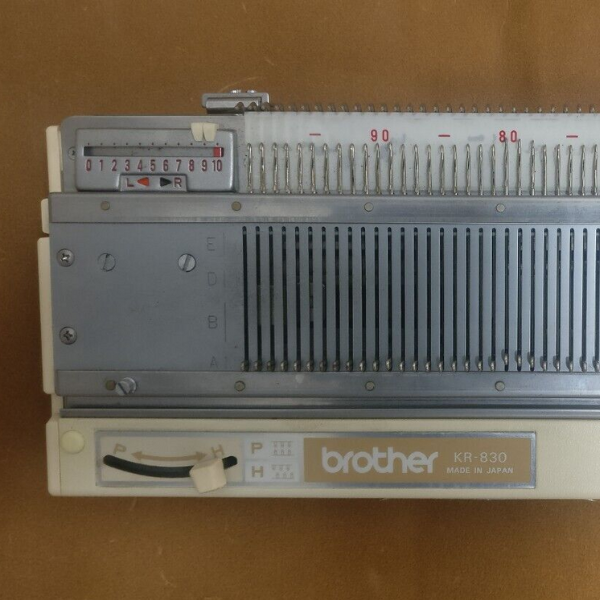 Brother KR-830 Ribber NEEDLE BED